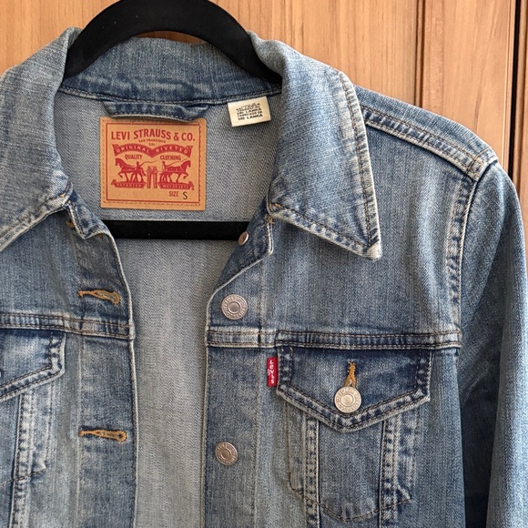 Levi's Light Blue Denim Jacket - Picture 2 of 6